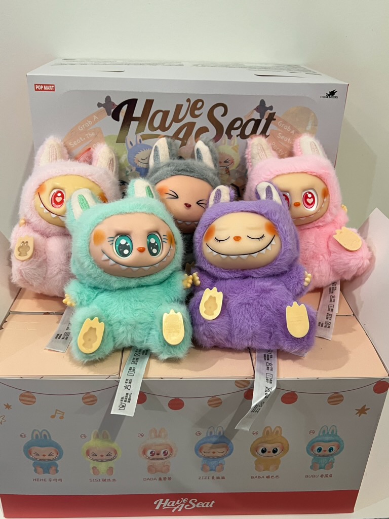 لبوبو نشسته