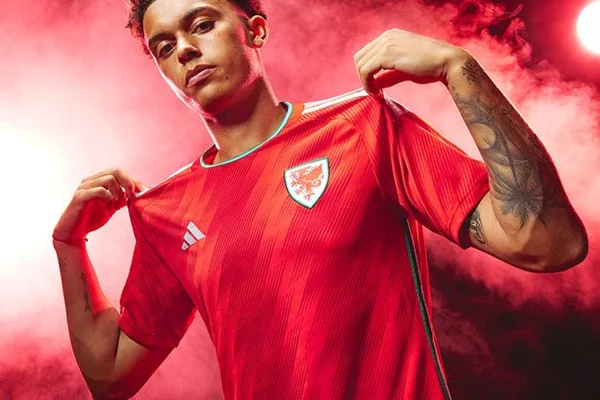 ۱۰ تا خوشگل ترین لباس های ملی ۲۰۲۳